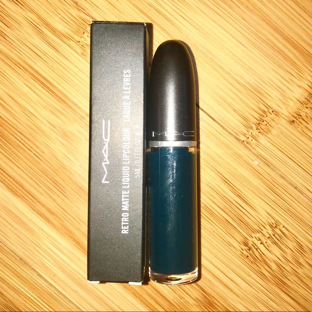 MAC Retro Matee Liquid Lipstick- Young Attitude